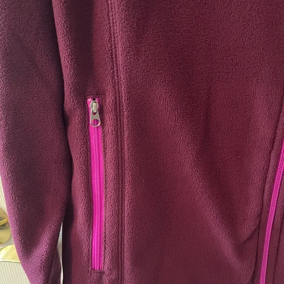 Eddie Bauer Women’s  Burgundy Fleece Jacket - Picture 3 of 6